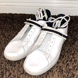 Men’s White Pumas w/ Blue Stipe Strap